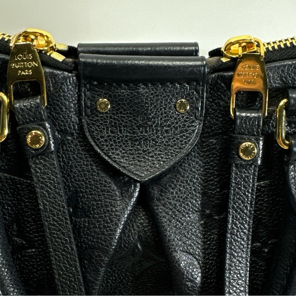Louis Vuitton Black Shoulder Bag - Picture 6 of 13